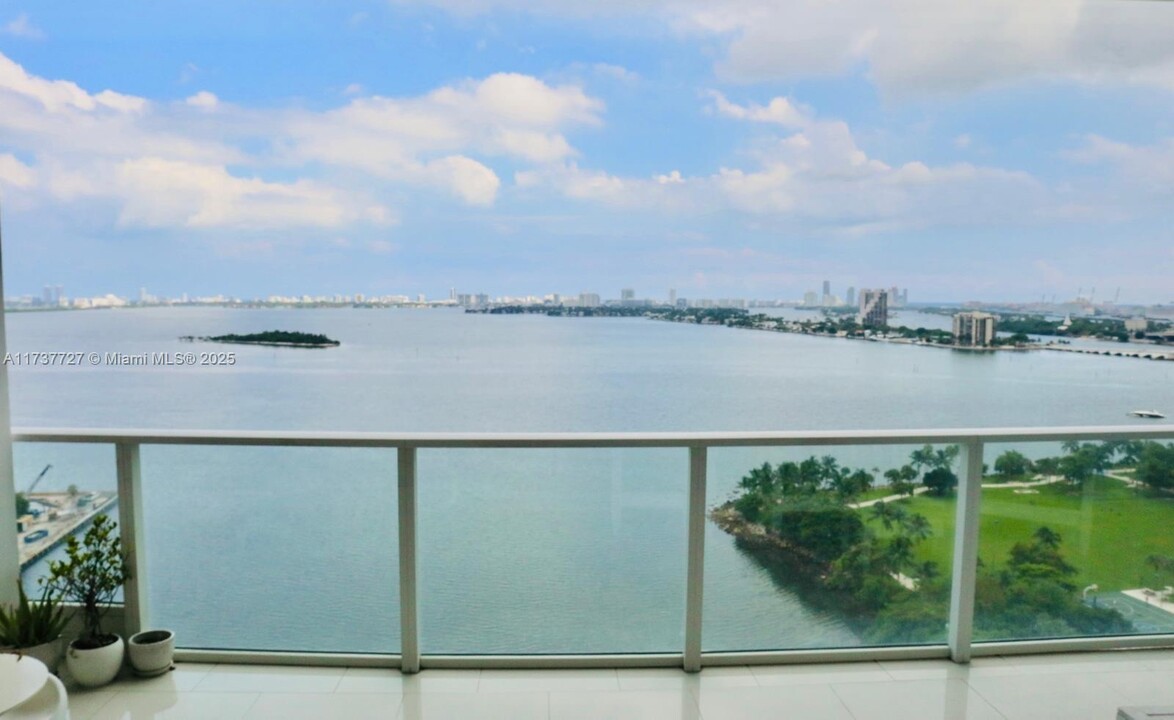 2020 N Bayshore Dr, Unit # 1909 in Miami, FL - Foto de edificio