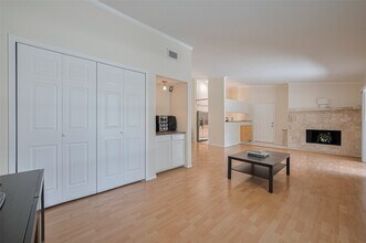 2425 Augusta Dr in Houston, TX - Building Photo - Building Photo