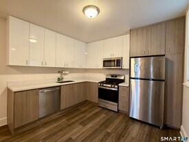 424 Pembroke St in Bridgeport, CT - Building Photo