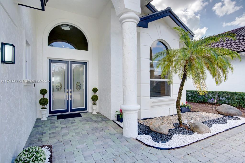 6646 Oakmont Way in West Palm Beach, FL - Building Photo
