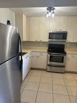 701 N Pine Island Rd, Unit 102 in Plantation, FL - Building Photo