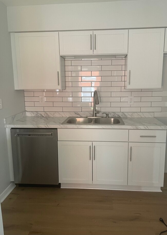 4409 Cavelle Ave in Louisville, KY - Foto de edificio - Building Photo