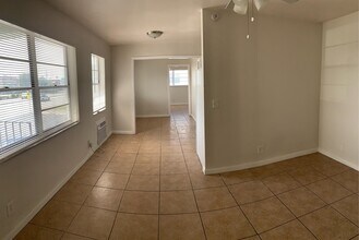 1520 W Blue Heron Blvd, Unit 1520-27 - 1/1 - U in Riviera Beach, FL - Building Photo - Building Photo