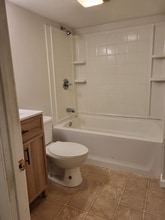 1615 Lakeside Dr in West Jefferson, NC - Building Photo - Building Photo