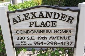 330 SE 19th Ave in Deerfield Beach, FL - Building Photo