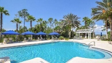 1655 The Greens Way in Jacksonville Beach, FL - Foto de edificio - Building Photo