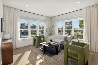 Greenwich House in West Caldwell, NJ - Building Photo - Building Photo