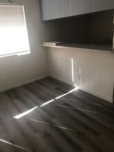 16395 Village Dr in Victorville, CA - Foto de edificio - Building Photo