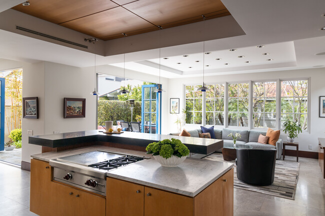 207 Via Jucar in Newport Beach, CA - Building Photo - Building Photo
