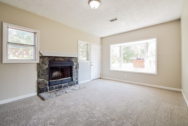 101 Big Horn Rd in Griffin, GA - Foto de edificio - Building Photo