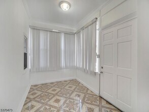 52 Headley Terrace in Irvington, NJ - Foto de edificio - Building Photo
