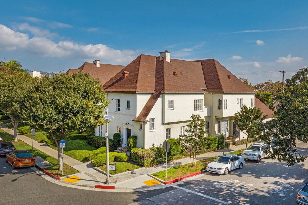 Pierre Apartments in Beverly Hills, CA - Building Photo