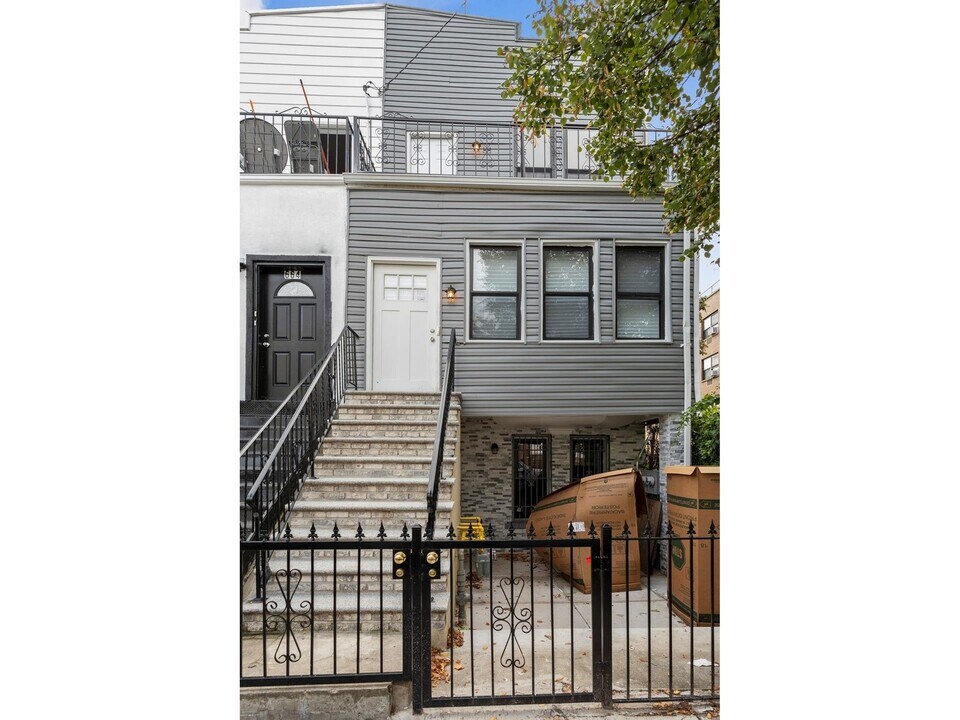 662 Jefferson Ave in Brooklyn, NY - Building Photo