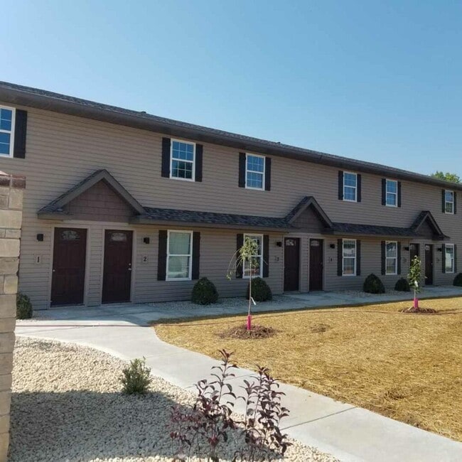 415 Meadow Dr in Troy, IL - Building Photo - Building Photo