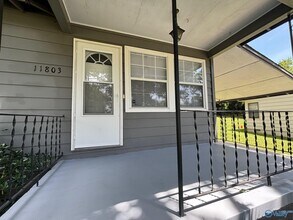11803 E Gateway Dr SE in Huntsville, AL - Building Photo - Building Photo