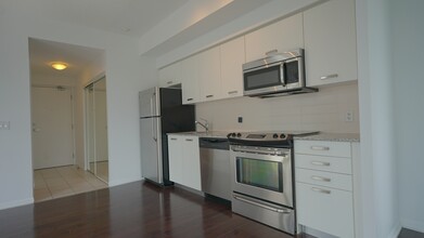 832-1832 Bay St. in Toronto, ON - Building Photo - Building Photo