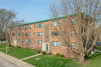 HOMESTEAD APARTMENTS in La Grange Park, IL - Foto de edificio - Building Photo