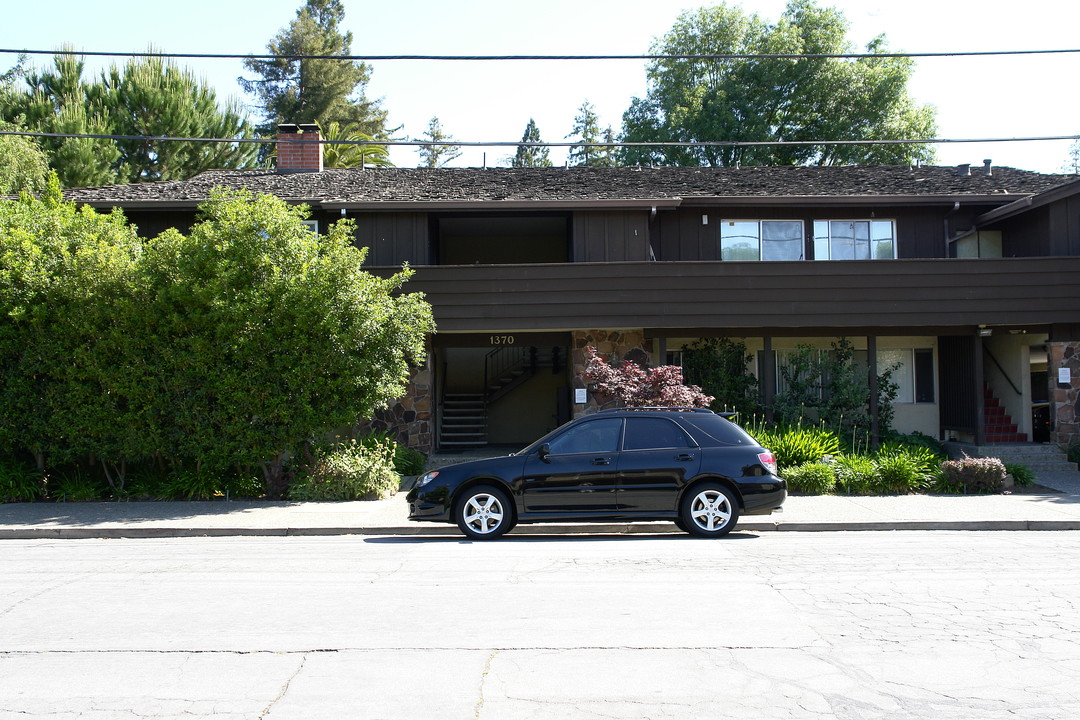 Mills Building in Menlo Park, CA - Building Photo