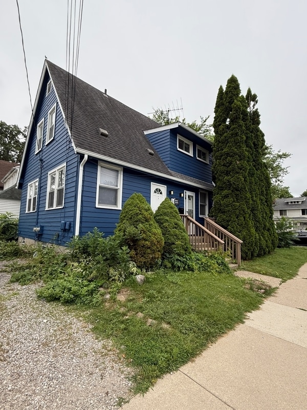 property at 900 Woodlawn Ave
