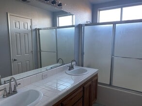 740 Rhine Ct in Los Banos, CA - Building Photo - Building Photo