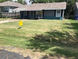3226 Texas Ave in Texas City, TX - Building Photo