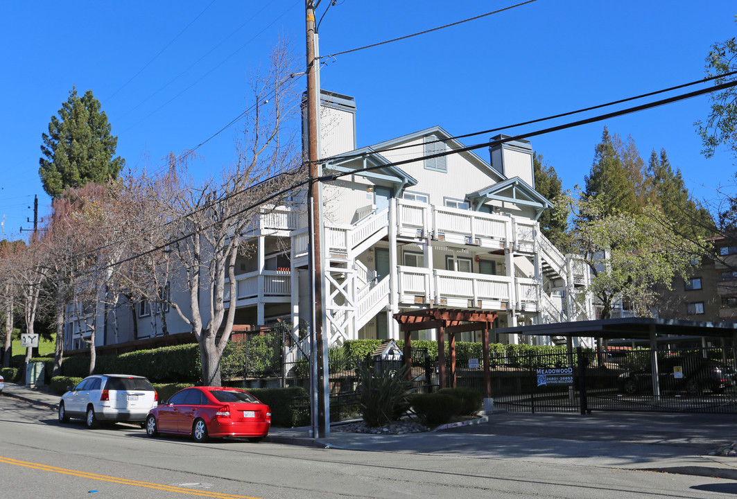 Meadowood in Hayward, CA - Foto de edificio