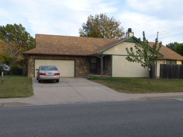 property at 600 N Oak Forest Ln