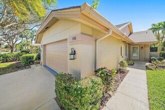118 Knoll Way in Jupiter, FL - Building Photo - Building Photo