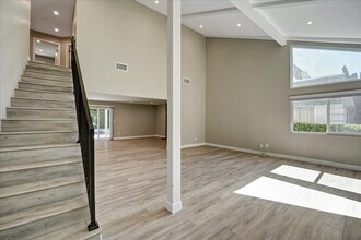 5346 Tyrone Ave in Sherman Oaks, CA - Building Photo - Building Photo