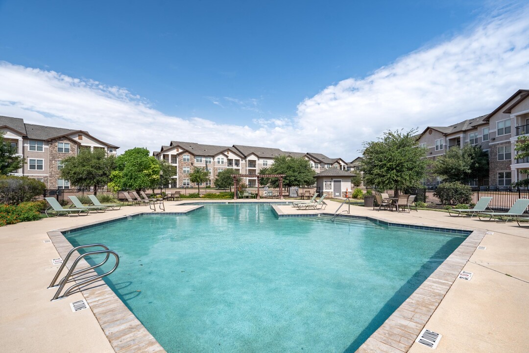 Tradewinds Apartments in Midland, TX - Building Photo