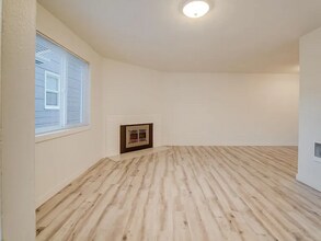 4801 NE Killingsworth St in Portland, OR - Foto de edificio - Building Photo