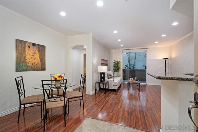 9263 Regents Rd in San Diego, CA - Building Photo - Building Photo