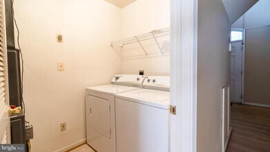 45416 Baggett Terrace in Sterling, VA - Foto de edificio - Building Photo