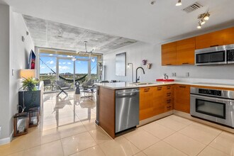 3250 NE 1st Ave in Miami, FL - Building Photo - Building Photo