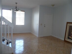 4252 SW 156th Ave in Miramar, FL - Foto de edificio - Building Photo