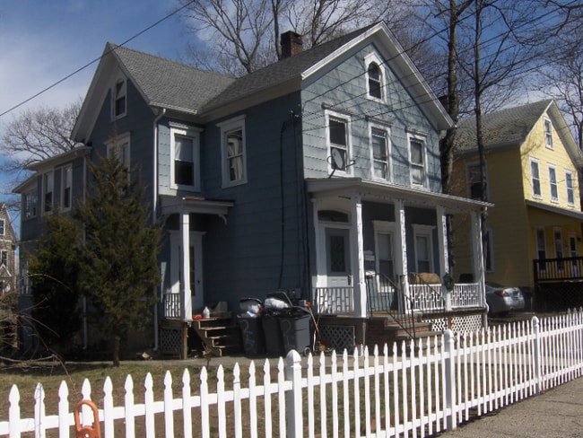 2 Jefferson St in Norwalk, CT - Building Photo - Building Photo