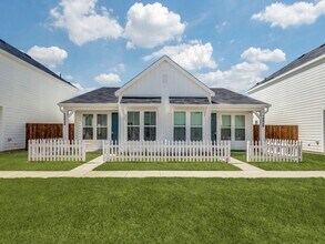 Covey Homes Litsey Creek in Roanoke, TX - Building Photo - Building Photo