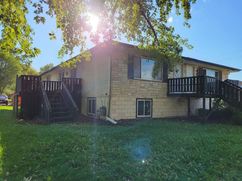 842 3rd St in St. Paul Park, MN - Building Photo