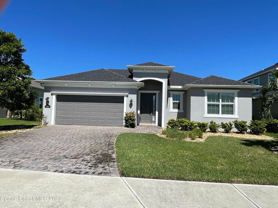 2881 Casterton Dr in Melbourne, FL - Building Photo