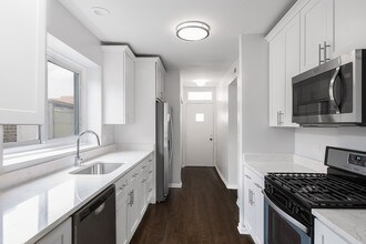 2720 W Winnemac Ave in Chicago, IL - Building Photo - Building Photo