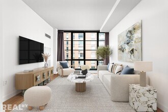 261 W 25th St in New York, NY - Building Photo - Building Photo