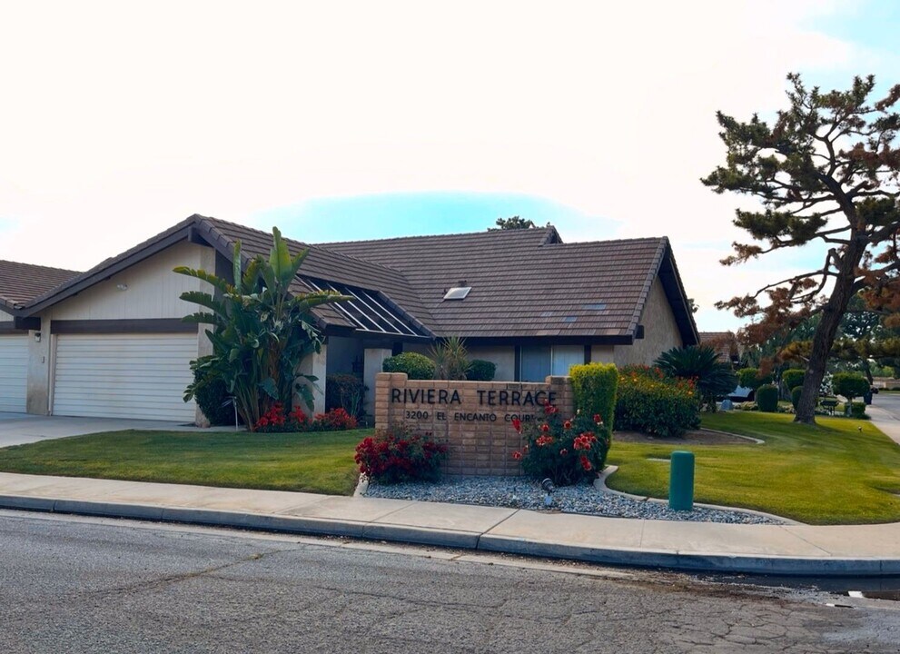 3200 El Encanto Ct in Bakersfield, CA - Building Photo