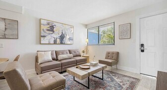 556 Coral Ct, Unit SI FL3-ID1502040P in Fort Walton Beach, FL - Building Photo