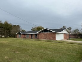 302 Avalon St in Lake Charles, LA - Building Photo