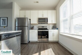 340 W 25th St-Unit -10-302.1407068 in Charlotte, NC - Building Photo - Building Photo