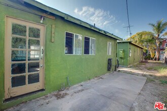 802 Superba Ave in Los Angeles, CA - Building Photo - Building Photo