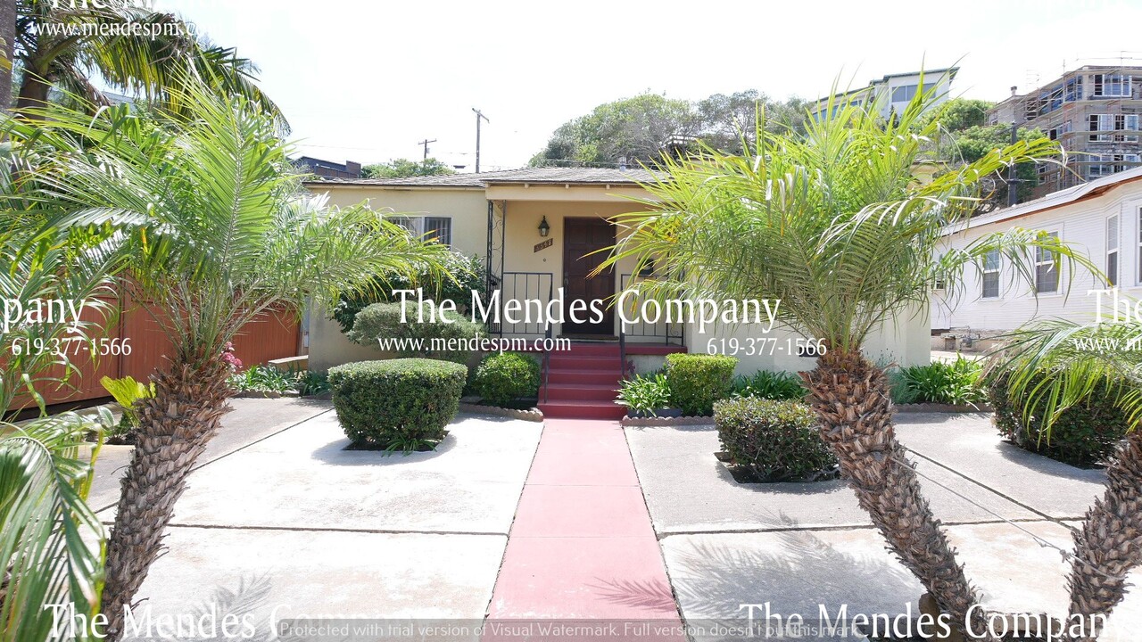 3347 Cañon St in San Diego, CA - Building Photo