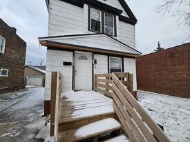 17005 Grovewood Ave in Cleveland, OH - Building Photo