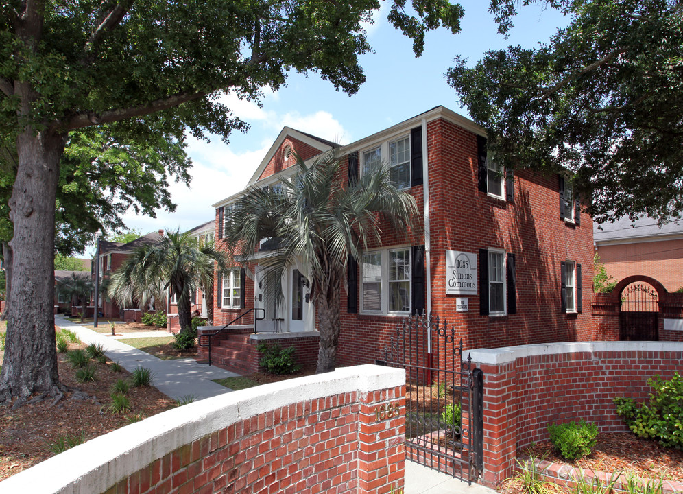 St Charles Apartments in Charleston, SC - Building Photo