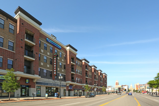 Stadium District Apartments in Lansing, MI - Foto de edificio - Building Photo